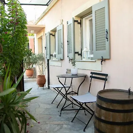 Foxnest Rest Corfu * Κανάλι