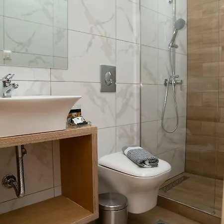 Foxnest Rest Corfu شقة *